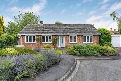 1 Brookside, Oakley, Aylesbury, HP18 9PN