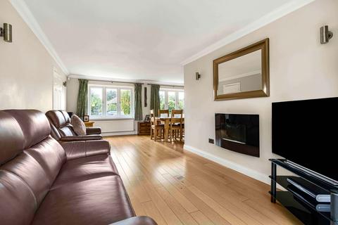 1 Brookside, Oakley, Aylesbury, HP18 9PN