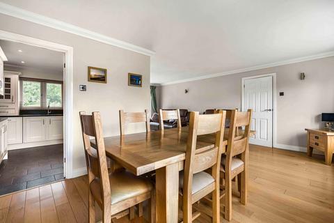 1 Brookside, Oakley, Aylesbury, HP18 9PN