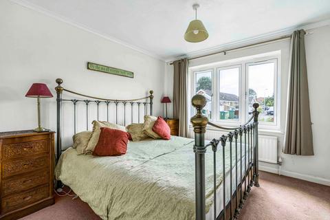 1 Brookside, Oakley, Aylesbury, HP18 9PN