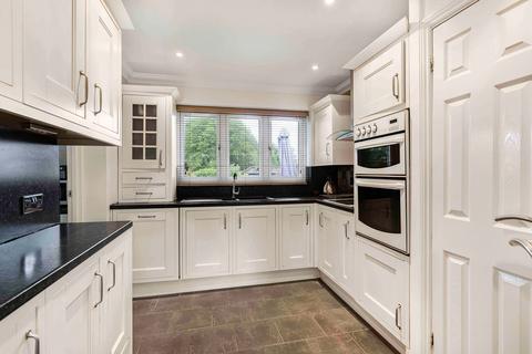 1 Brookside, Oakley, Aylesbury, HP18 9PN