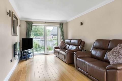 1 Brookside, Oakley, Aylesbury, HP18 9PN