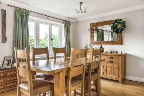 1 Brookside, Oakley, Aylesbury, HP18 9PN