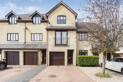 3 bedroom townhouse for sale, Victoria Court, Bicester, OX26