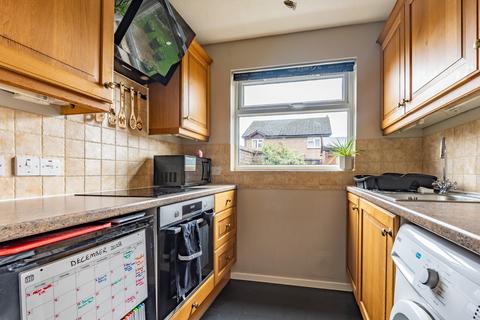27 Bracken Close, Carterton, OX18 1UA