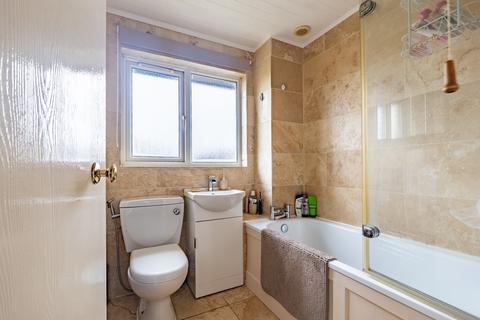 27 Bracken Close, Carterton, OX18 1UA