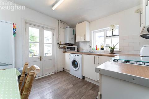 3 bedroom terraced house to rent, Shaftesbury Road, East Sussex BN1