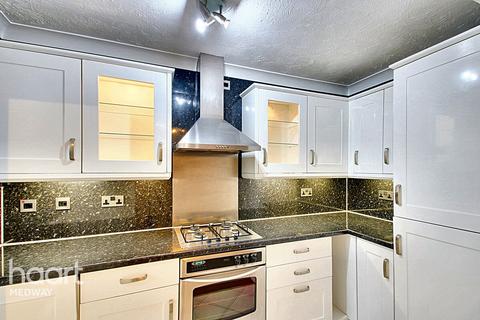 35 Semple Gardens, Chatham, ME4 6QD