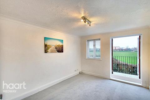 35 Semple Gardens, Chatham, ME4 6QD
