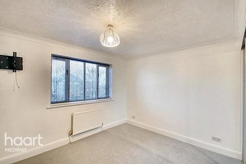 35 Semple Gardens, Chatham, ME4 6QD