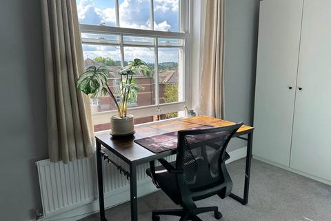 1 bedroom in a house share to rent, Stoke Road, Guildford GU1