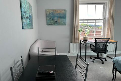 1 bedroom in a house share to rent, Stoke Road, Guildford GU1