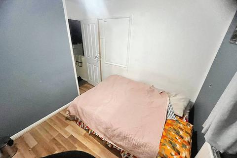 1 bedroom in a house share to rent, Dehavilland Close, Northolt UB5