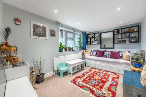 3 bedroom maisonette for sale, Tenby Gardens, Northolt, UB5
