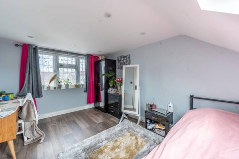 30a Tenby Gardens, Northolt, UB5 4DH