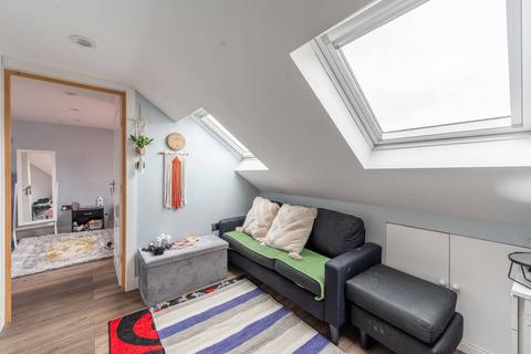 30a Tenby Gardens, Northolt, UB5 4DH