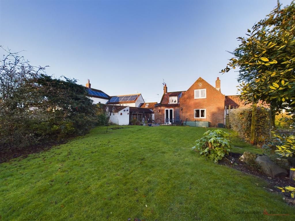 Main Street, North Frodingham, YO25 8LJ 2 bed detached house for sale £325,000