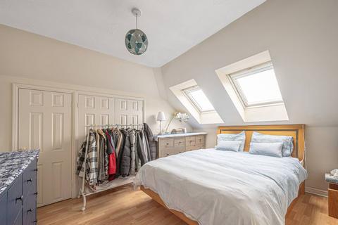 1 bedroom flat for sale, Garsdale Close, Friern Barnet, London, N11