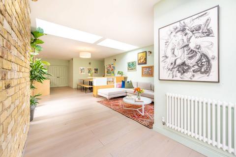 3 bedroom house to rent, Gladding Road, E12, Manor Park, London, E12