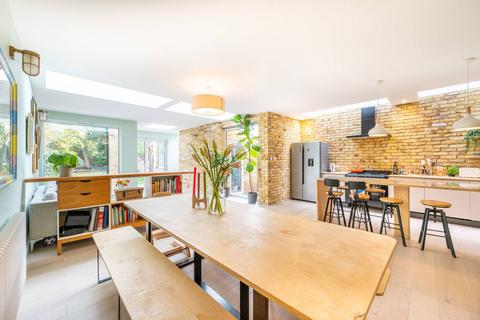 3 bedroom house to rent, Gladding Road, E12, Manor Park, London, E12
