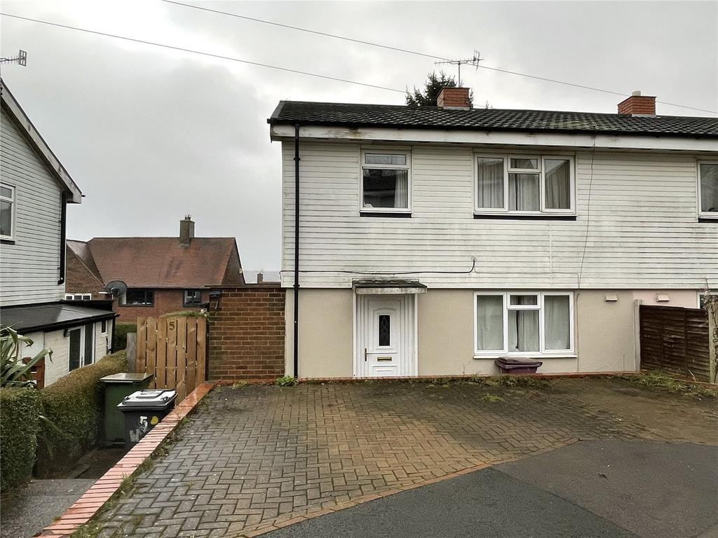Snape Hill Close, Dronfield, Derbyshire, S18 3 bed semidetached house for sale £150,000