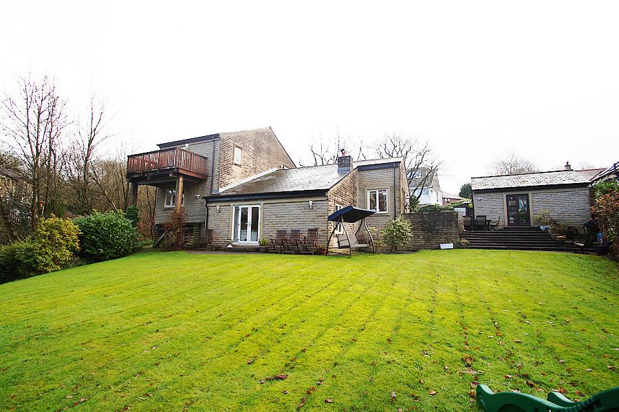50A Springmeadow Lane, Uppermill OL3 3 bed detached house for sale £