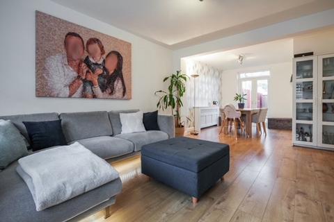 126 Saxon Drive, Acton, London, W3 0NT