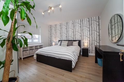126 Saxon Drive, Acton, London, W3 0NT