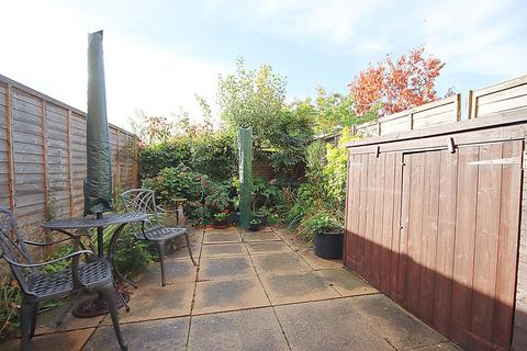 2 bedroom terraced house to rent, Holders Close, Billingshurst