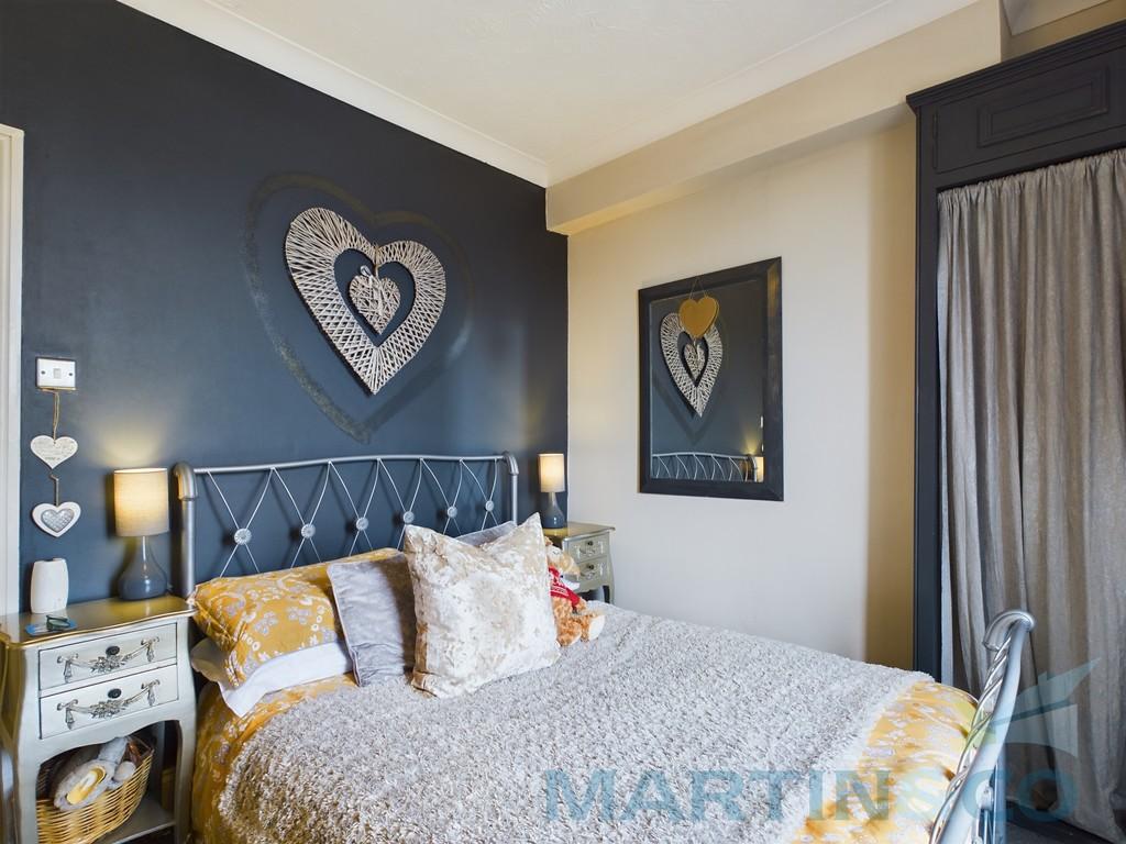 Bedroom pic 2