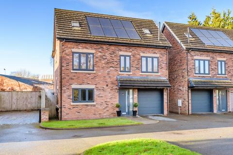 4 bedroom detached house for sale, London Road, Woore