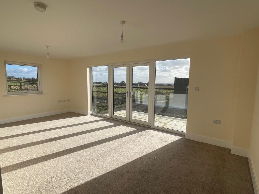 Cliff Hollins Lane, East Bierley 3 bed barn conversion £1,650 pcm (£