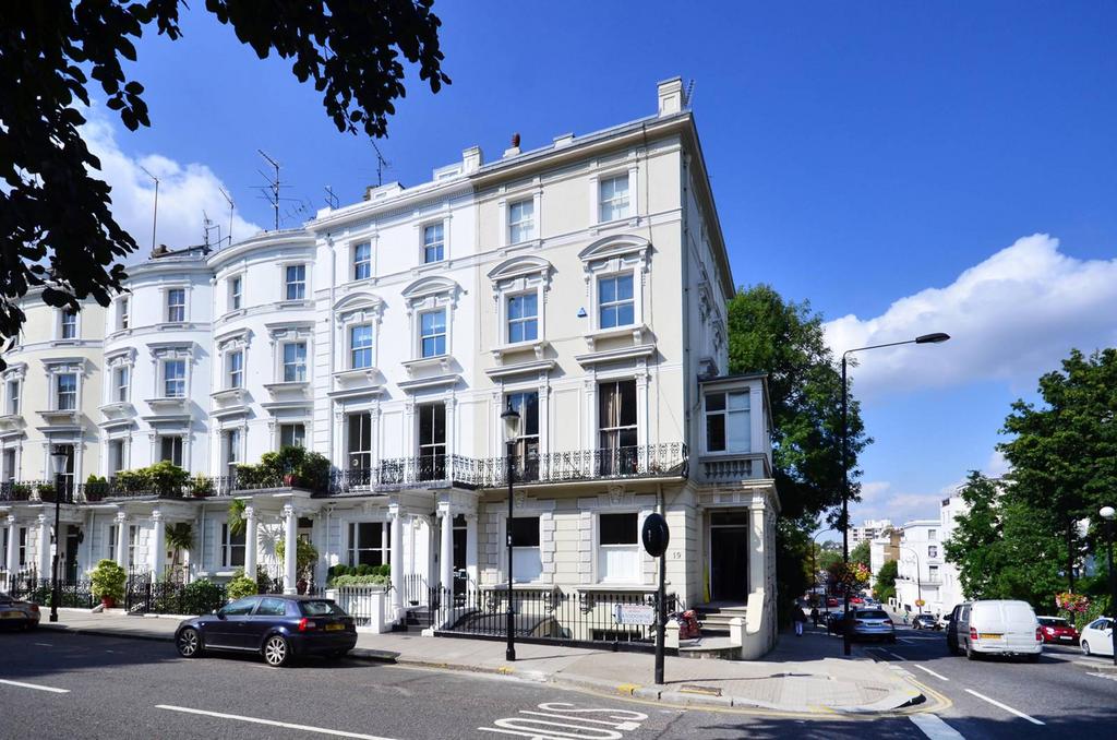 Lansdowne Crescent, Notting Hill, London, W11 2 bed flat for sale £