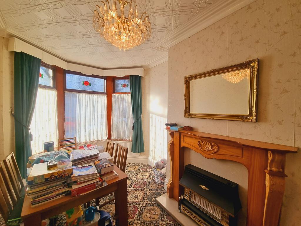 Jesmond Avenue, Bradford, BD9 4 bed terraced house for sale £135,000