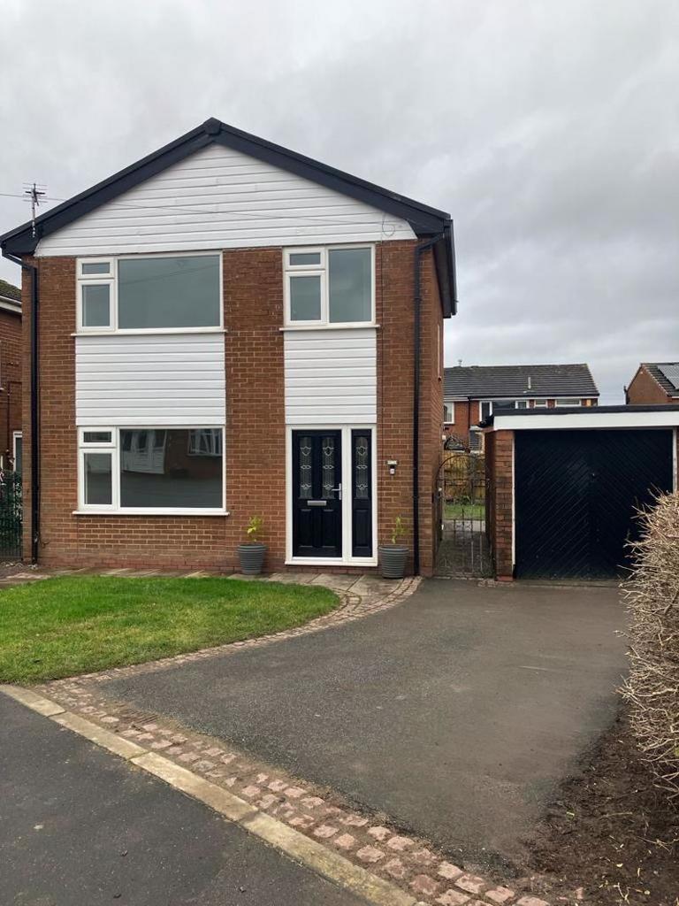 Glastonbury Avenue, Lowton 3 bed detached house £1,050 pcm (£242 pw)