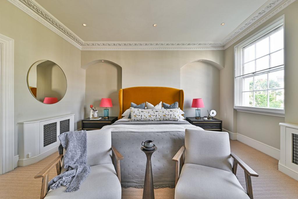 Maaster Bedroom