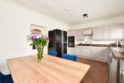 3 bedroom end of terrace house for sale, Brights Avenue, Rainham, Essex