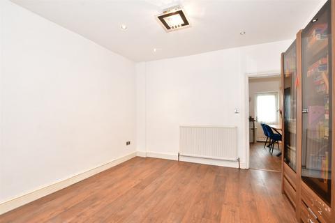 3 bedroom end of terrace house for sale, Brights Avenue, Rainham, Essex