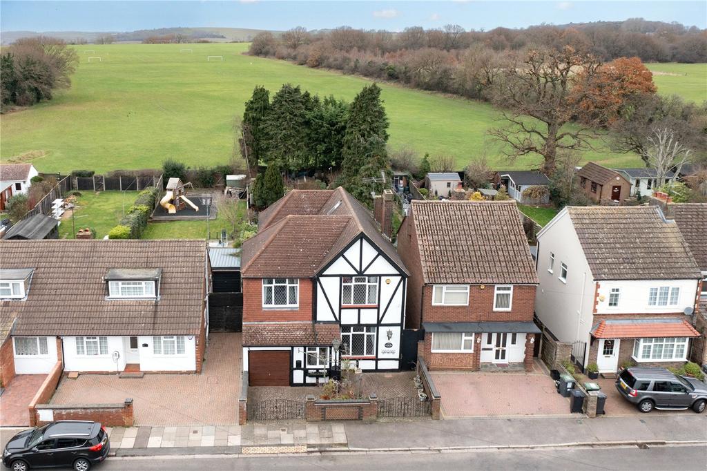 Luton, Bedfordshire LU2 5 bed detached house for sale £499,995