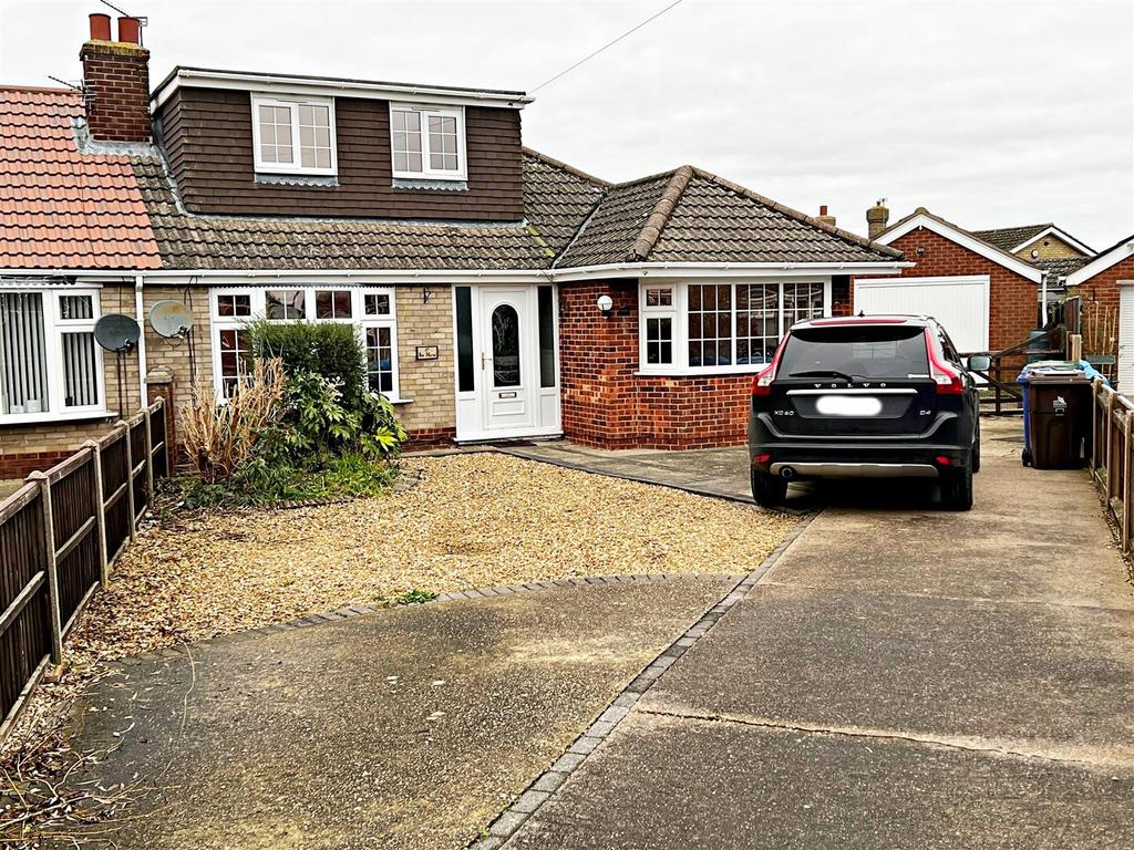Chapman Crescent, Humberston, Grimsby, N.E. Lincs, DN36 4UE 3 bed semi