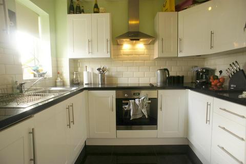 2 bedroom flat for sale - Mandeville Court, London