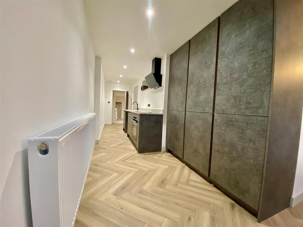 18 kitchen 2.jpg