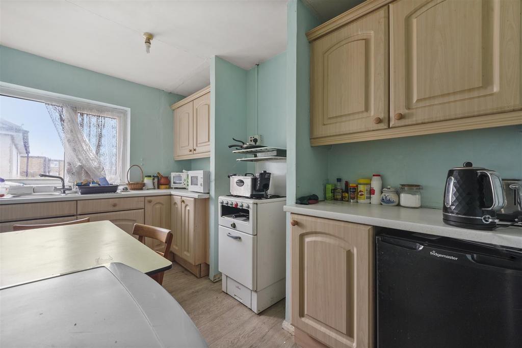 255 A East Lane - 7m AEIf U7 TLs9unmlaht7.jpg