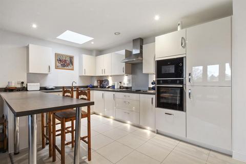 1 bedroom apartment for sale, Beaconsfield Road, Farnham Common, Slough