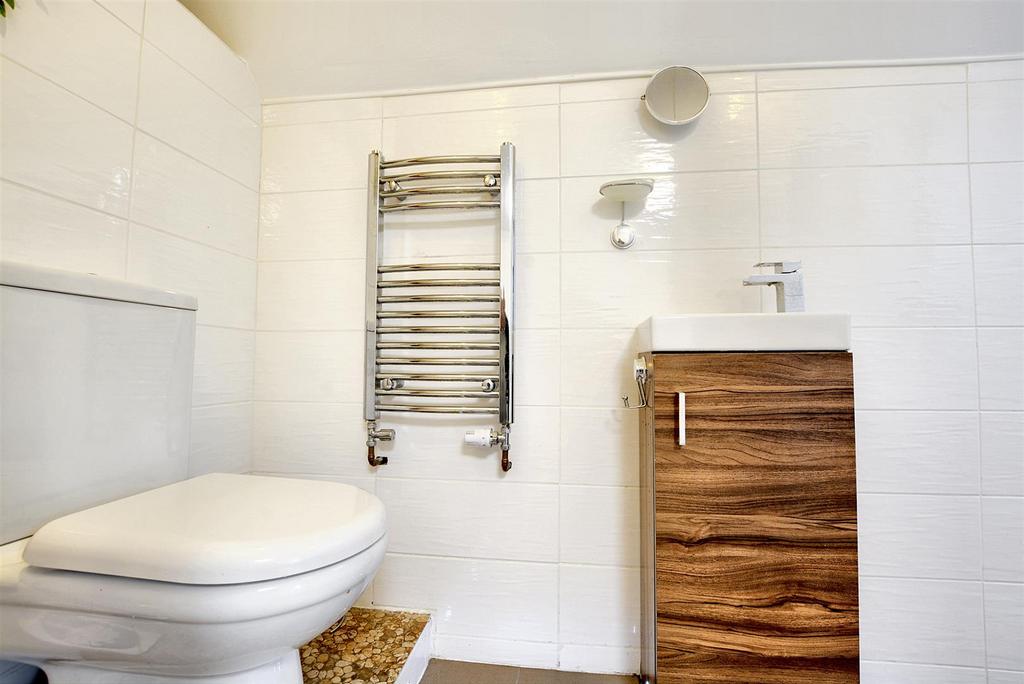 Ensuite 1.jpg