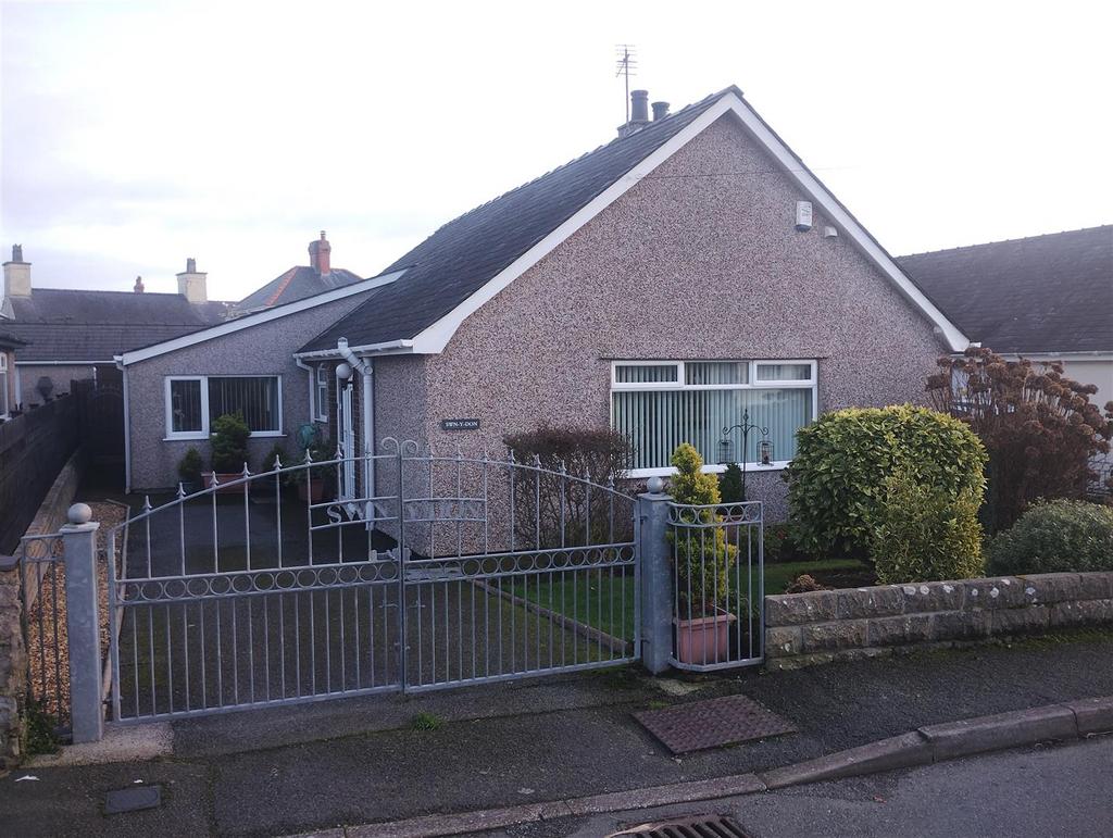 Maes Hyfryd, Moelfre 3 bed detached bungalow for sale £269,950