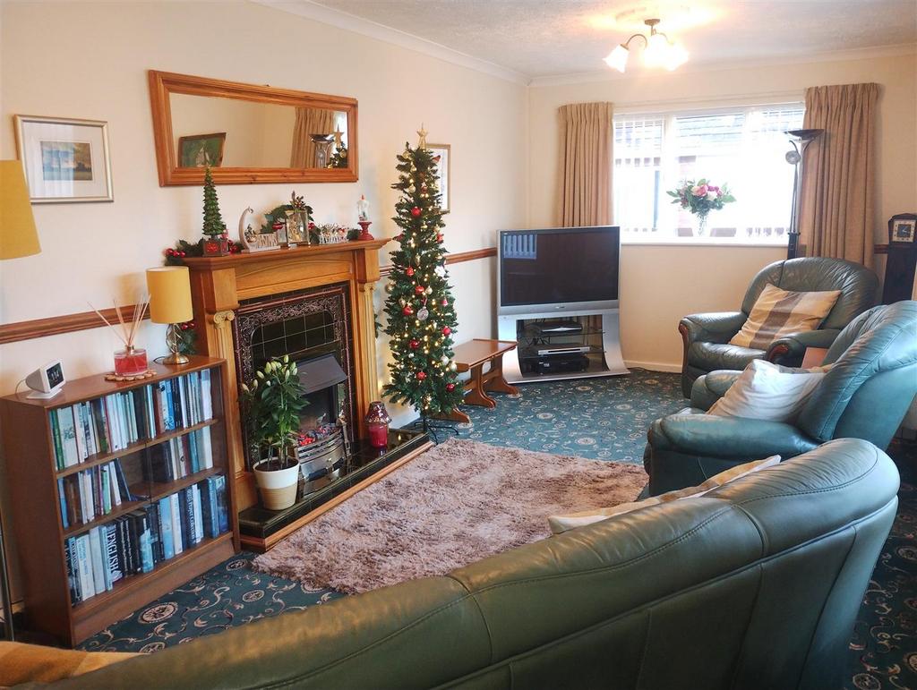 Maes Hyfryd, Moelfre 3 bed detached bungalow for sale £269,950