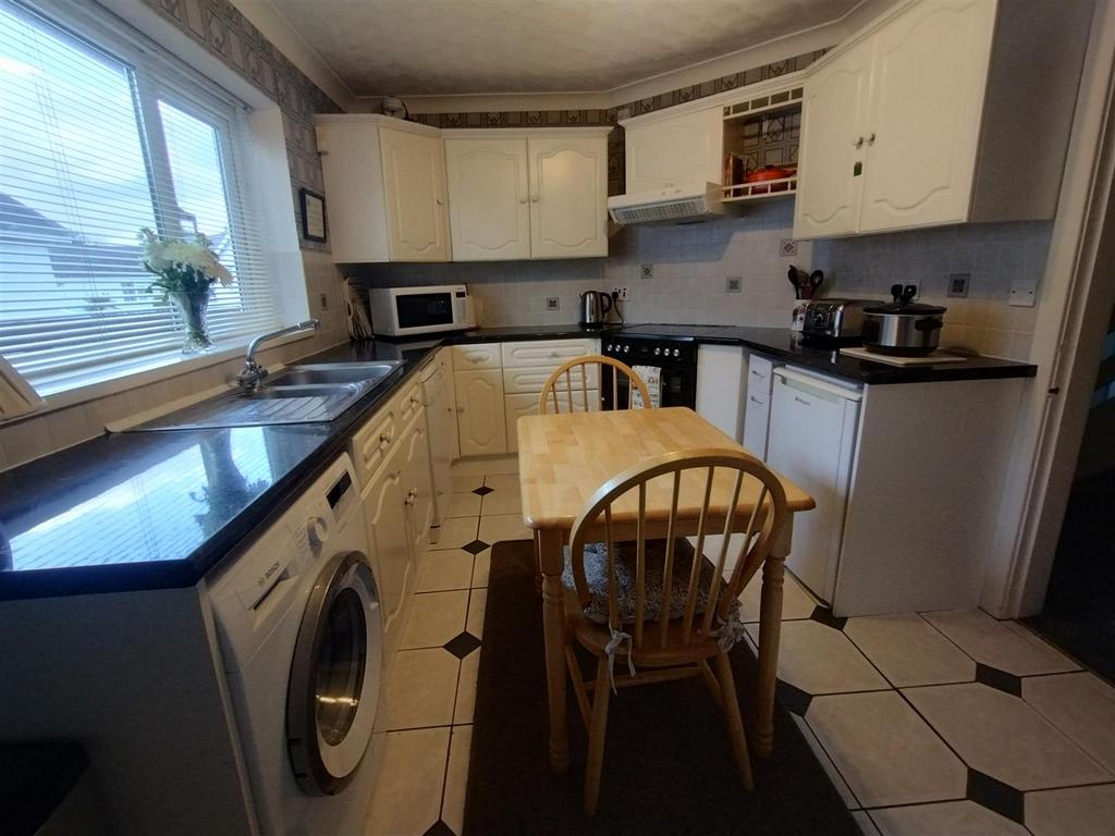 Maes Hyfryd, Moelfre 3 bed detached bungalow for sale £269,950