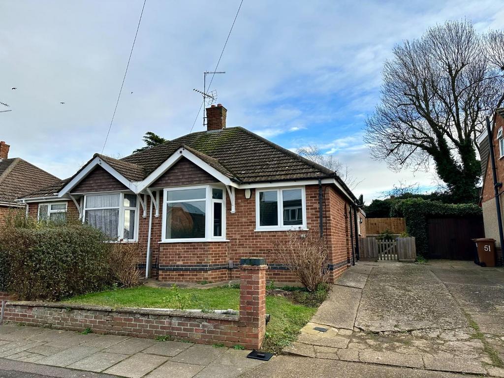 Gillsway, Kingsthorpe, Northampton NN2 2 bed semidetached bungalow for
