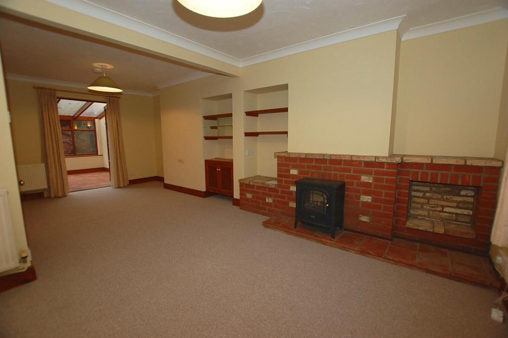 Lyngate Road, North Walsham 3 bed semidetached house to rent £1,250